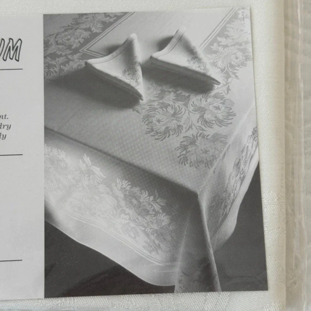 Chrysanthemum Damask Woven White Round‎ Tablecloth 68 Inch Cotton Rayon NWT